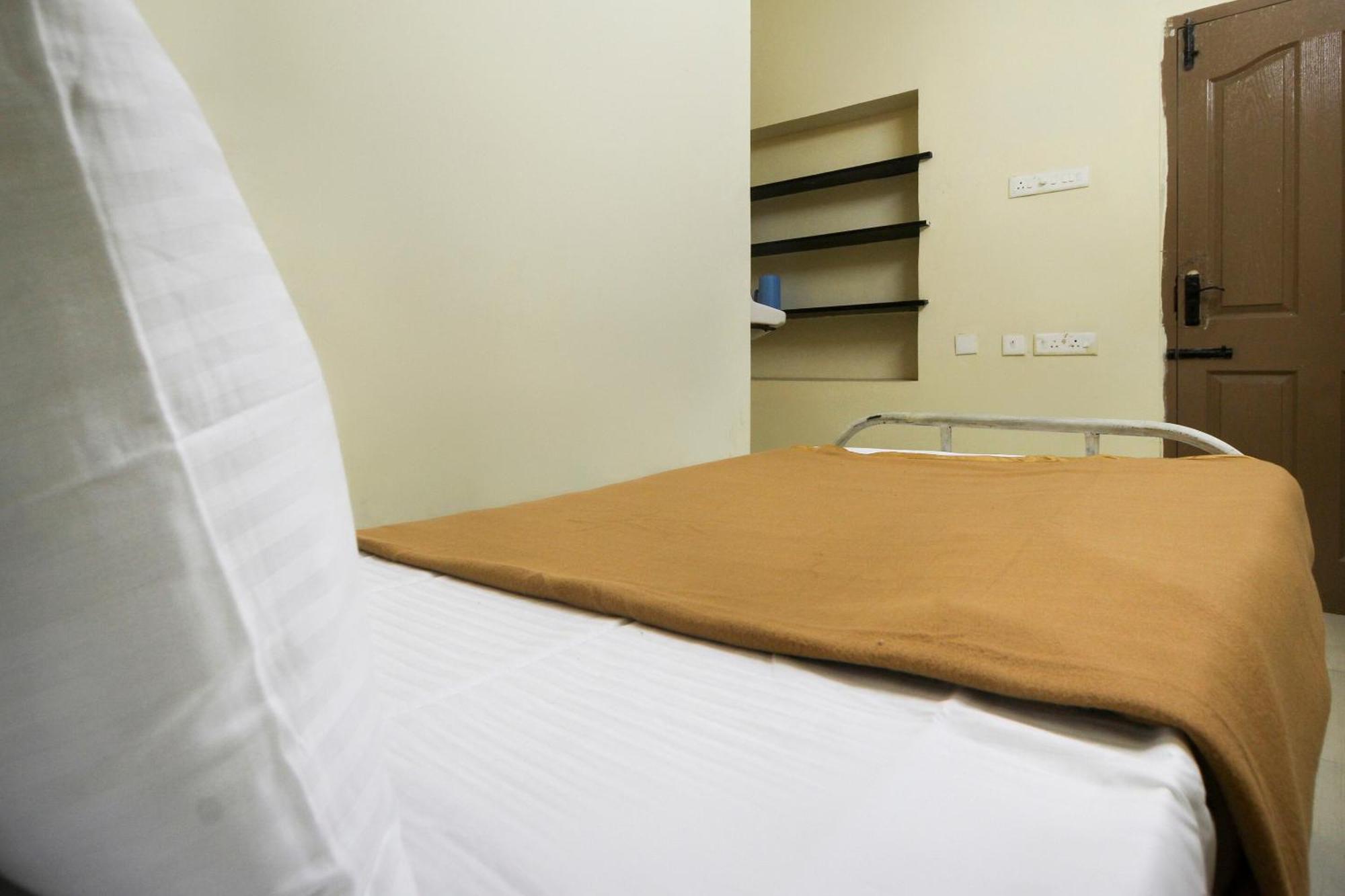 Отель Spot On Jayalakshmi Residency Non Ac Kovilpatti Экстерьер фото