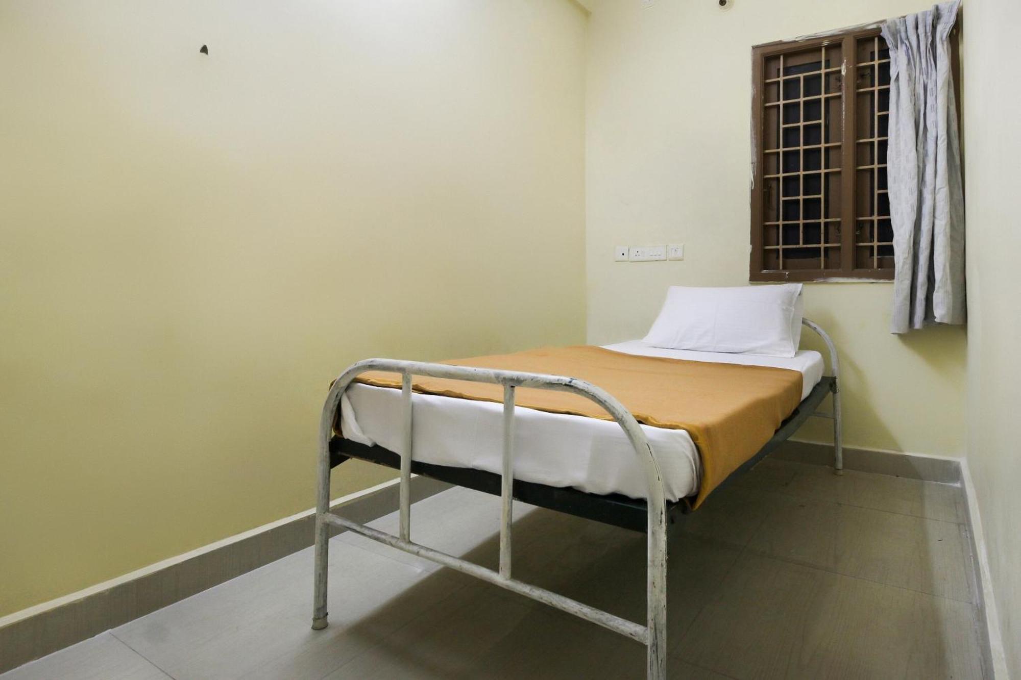 Отель Spot On Jayalakshmi Residency Non Ac Kovilpatti Экстерьер фото